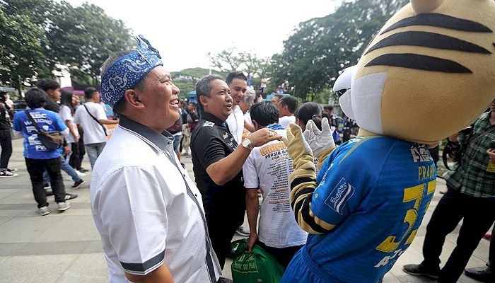 Foto-foto Kenangan Momen Kebersamaan Mang Oded dengan Persib dan Bobotoh
